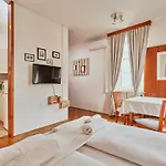 & Restaurant Ostarija 돌레니스케토플리체