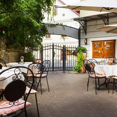 & Restaurant Ostarija 多莱尼斯凯托普利采