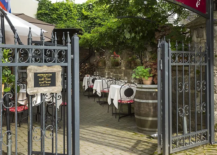 & Restaurant Ostarija מלון